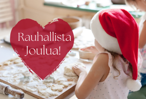 Lapsi leipoo pipareita tonttulakki päässä. Rauhallista joulua!